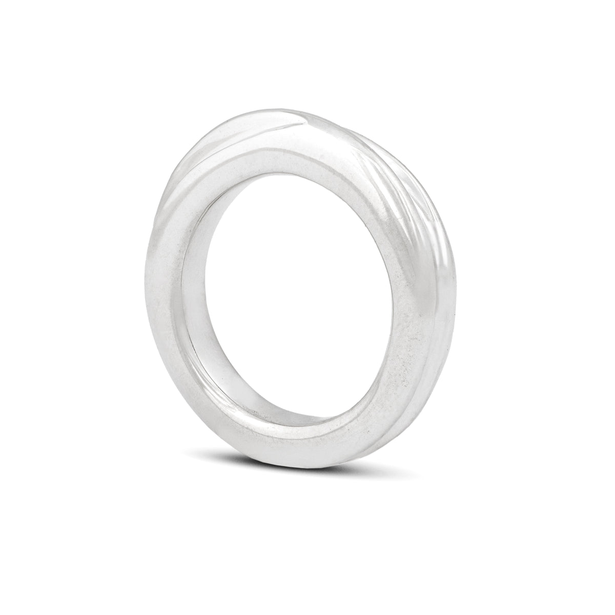 Sculptural solid silver ring. Cristina Tamames Jewelry Designer.