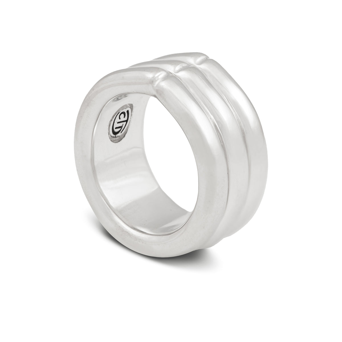 Solid, sturdy, sculptural silver ring. Cristina Tamames Jewelry Designer.