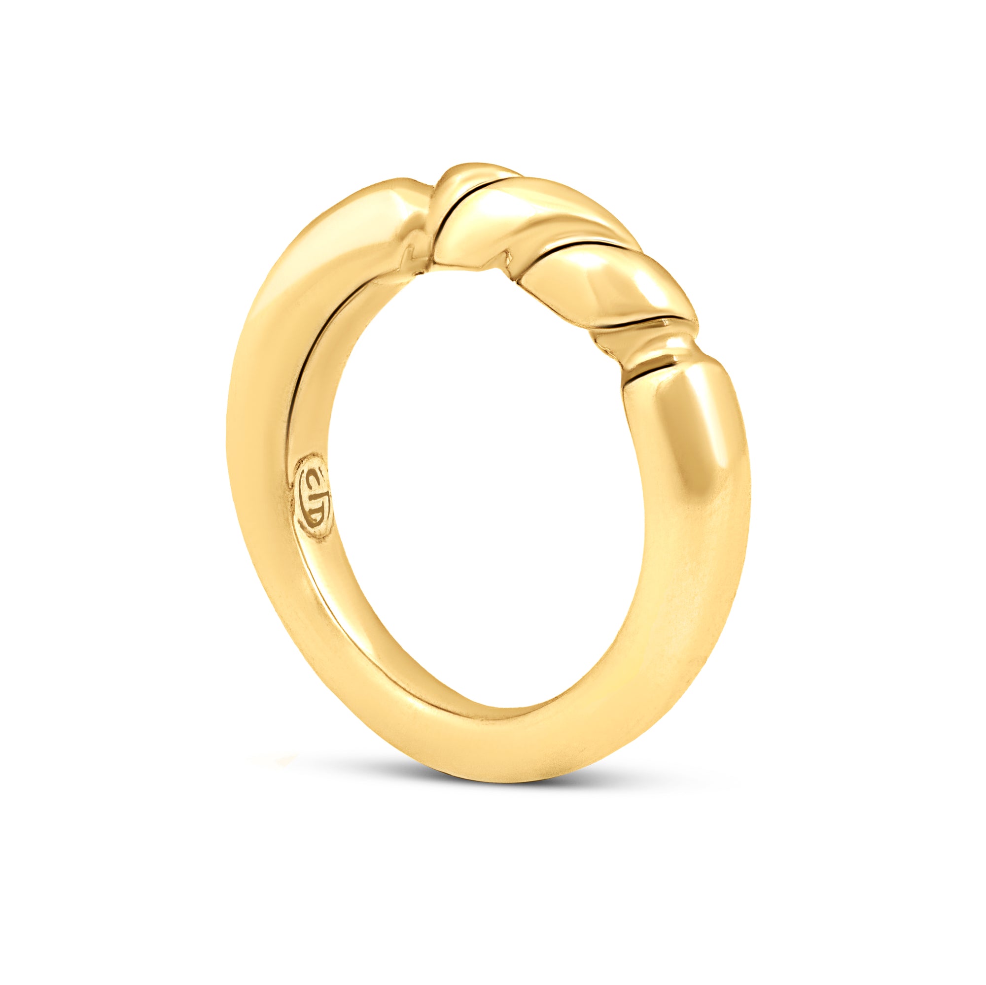 18Kt Gold solid sculptural ring. Cristina Tamames Jewelry Designer.