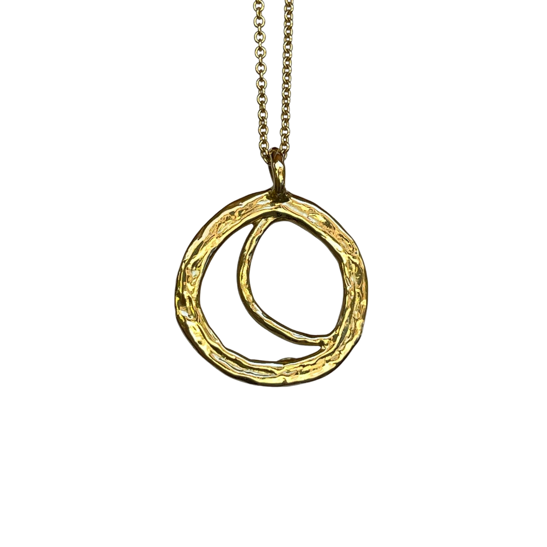 Shinning with the moon 18Kt gold pendant. Cristina Tamames Jewelry Designer