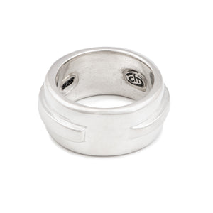 Solid, sculptural silver ring. Cristina Tamames Jewelry Designer.
