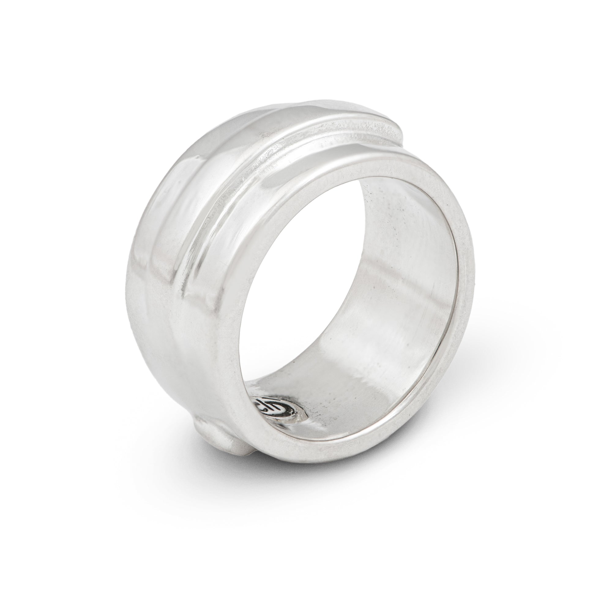 Solid, sculptural silver ring. Cristina Tamames Jewelry Designer.
