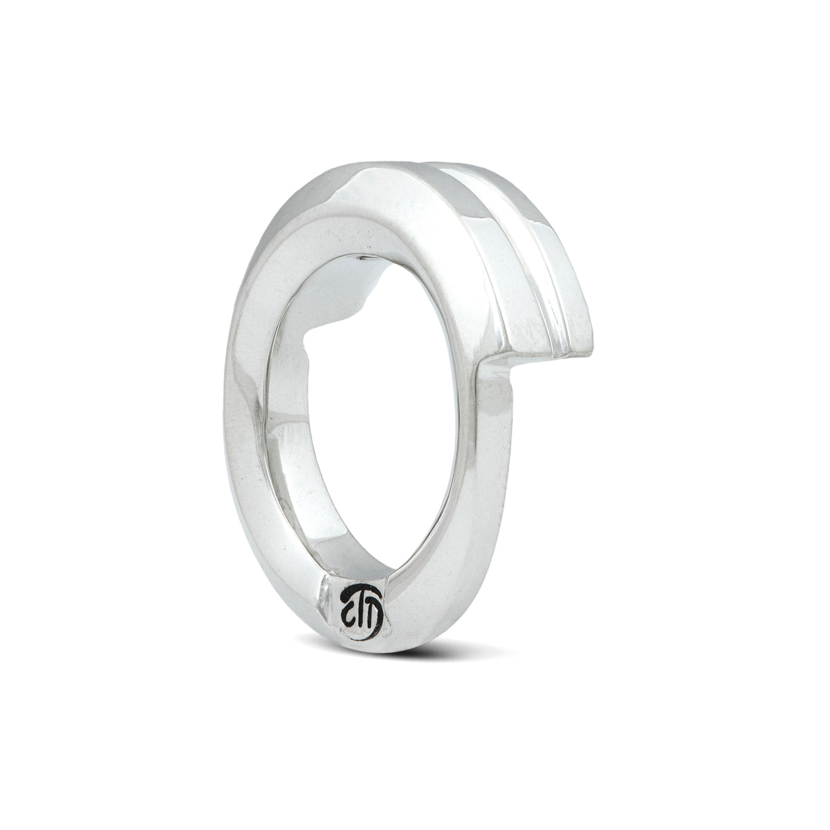 Sculptural silver ring. Cristina Tamames Jewelry Designer.